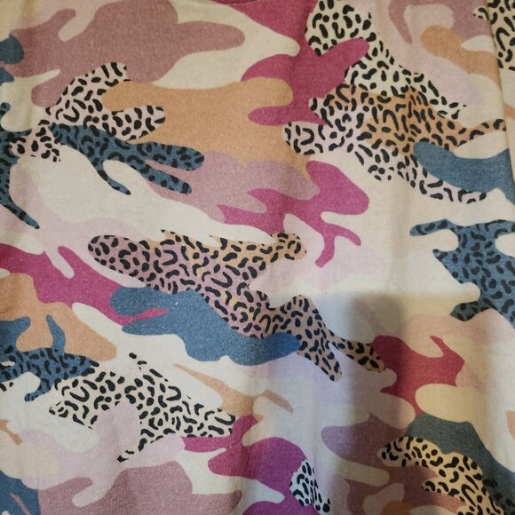 Sundry Animal Colorful Camo Boho Print‎ Sundry Long-Sleeve Sweatshirt Size 2 - Picture 5 of 6